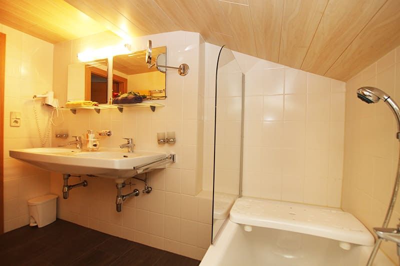 Badezimmer im Appartement in Fiss, Tirol